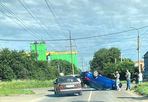 Автомобиль перевернулся на ул Луначарского - купить на сайте объявлений Армавир онлайн