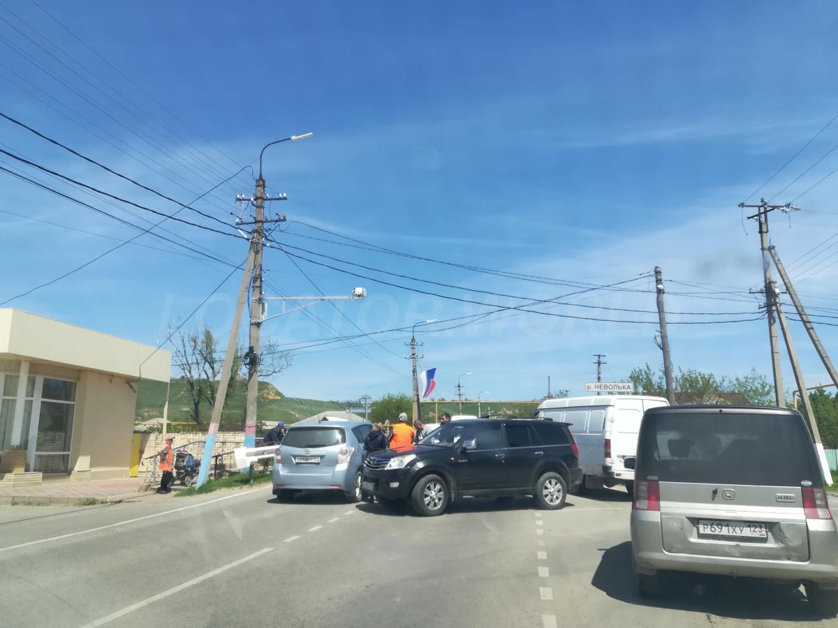 Дтп и пробка в старухе на мостике Армавир