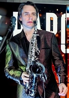 Современный стильный Саксофонист  Армавир