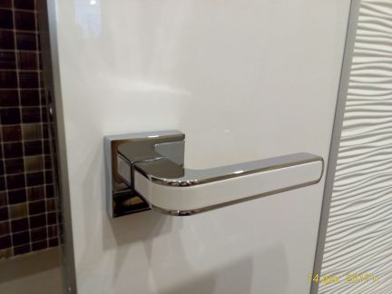 Установка межкомнатных дверей  Армавир