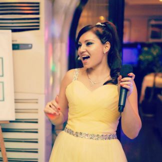 Ведущая на свадьбу  Армавир