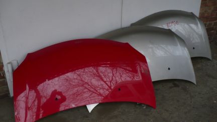 Капот toyota ist (тойота ист)  - купить на сайте объявлений Армавир онлайн