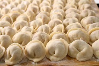 Пельмени и вареники домашние ручной лепки  Армавир