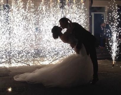 Проведение пиротехнических шоу на торжествах  Армавир