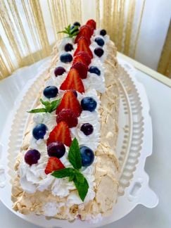 Торты домашние,меренговые рулеты  Армавир