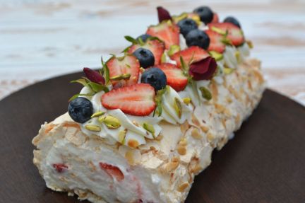 Торты на заказ Безе Павлова, Меренговый рулет  Армавир