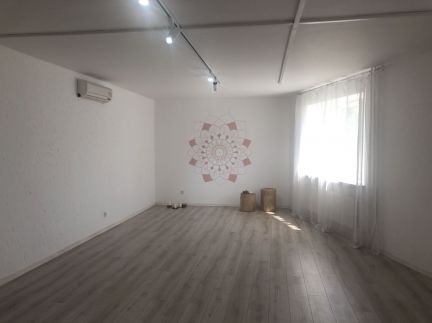 Зал для йоги, тренингов, мастер-классов  Армавир