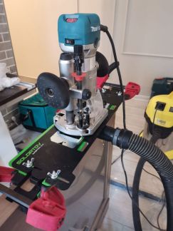 Установка межкомнатных и входных дверей  Армавир