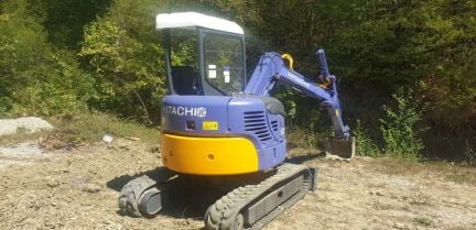 Услуги миниэксковатора Hitachi 3тонны  - купить на сайте объявлений Геленджик онлайн