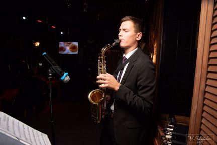 Саксофон живая музыка, саксофонист на праздник  Армавир
