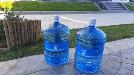 Продажа и доставка воды 19л (кулеры)  Армавир