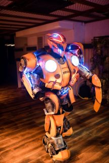 Аниматор Бамблби, шоу роботов трансформеров  Армавир