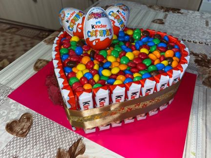 Торты и букеты из конфет  Армавир