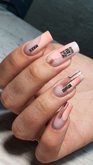 Маникюр с покрытием, наращивание ногтей  Армавир