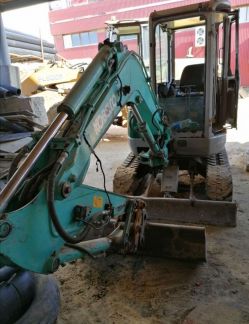 Мини экскаватор. Оказывают услуги по рытью траншей  Армавир