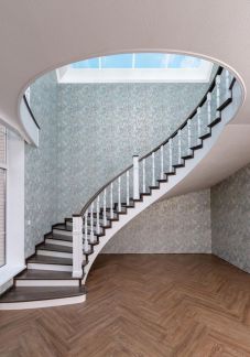 Лестницы из массива дерева  Армавир