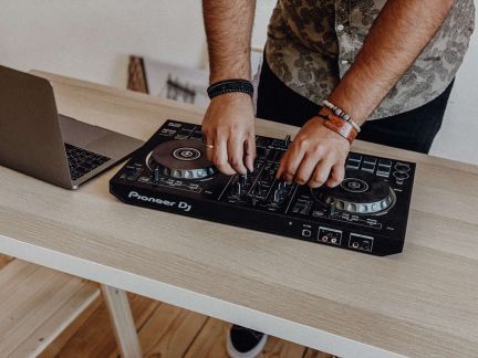 Музыкант, DJ на свадьбу, юбилей, корпоратив  Армавир