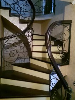 Изготовление лестниц и дверей  Армавир