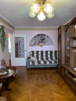 Сдаю 2х комнатную квартиру, 65 м кв., 2/5 эт.  Армавир