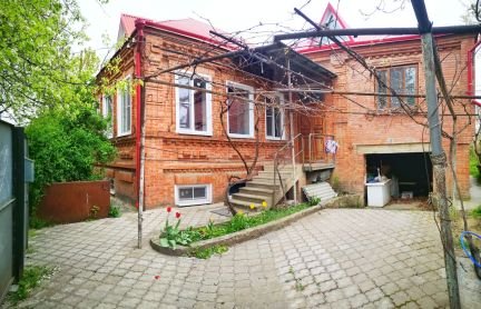 Дом 70 м кв. на участке 5 сот.  Армавир