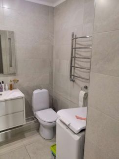 Продаю 2х комнатную квартиру, 63 м кв., 2/5 эт.  Армавир