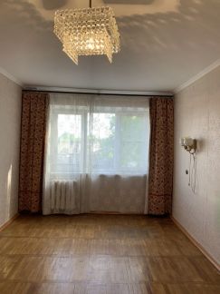 Продаю 2х комнатную квартиру, 47 м кв., 3/5 эт.  Армавир