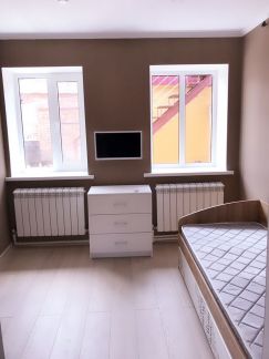 Дом 50 м кв. на участке 5 сот.  Армавир