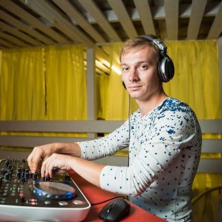 Музыкант,Диджей.Dj На корпоративы,свадьбы,юбилеи  Армавир