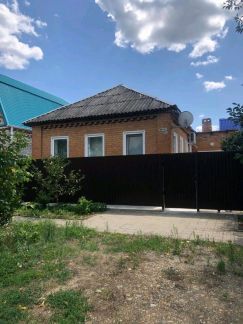 Дом 80м кв. на участке 10 сот.  Армавир